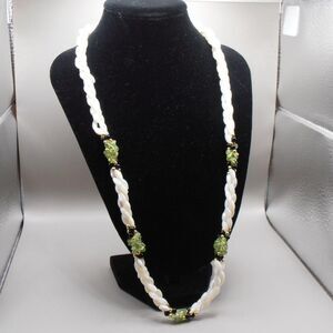VTG Braided MOP Necklace Featuring Clusters Of Peridot & Small Black Beads Beads